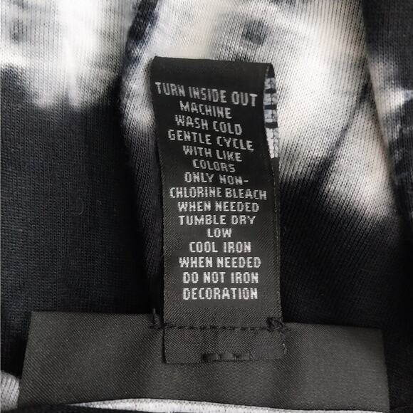 NWT! INC! BLACK & WHITE TYE-DYED SEQUIN TRIMMED DRAPEY NECK TOP, SHIRT! SZ XL - Picture 8 of 9